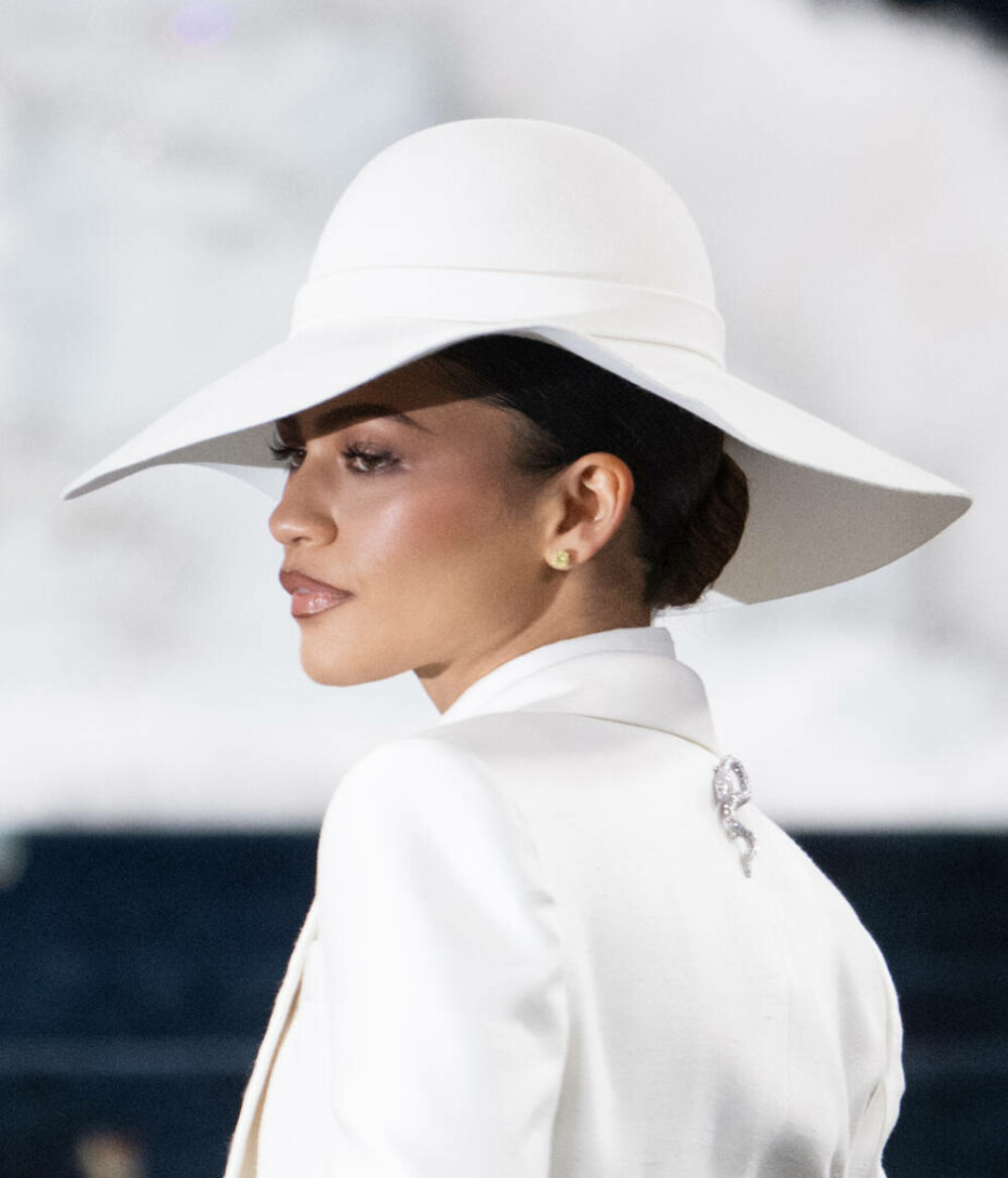 Zendaya, apariție îndrăzneață la Săptămâna Modei de la Paris. Ținuta spectaculoasă pe care a purtat-o. GALERIE FOTO - Imaginea 9