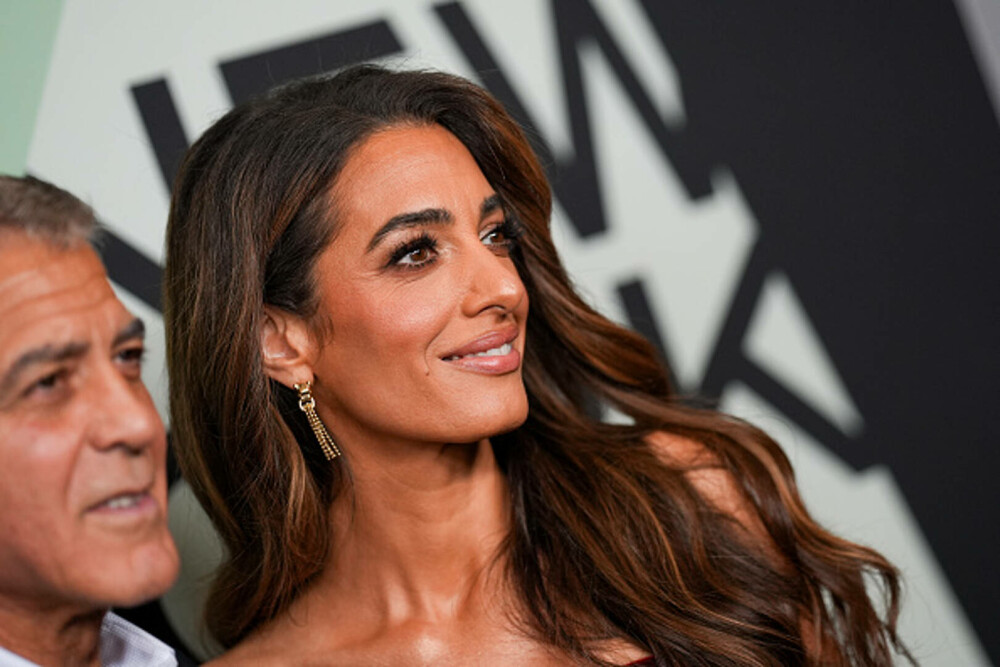 Amal Clooney, schimbare surprinzătoare de look. Cum arată soția lui George Clooney după ce s-a tuns. FOTO - Imaginea 32