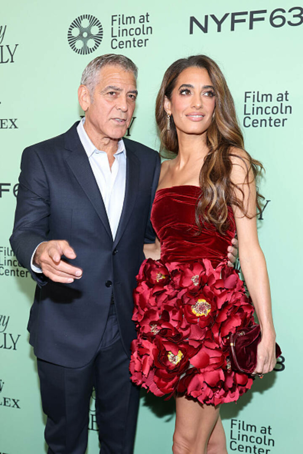 Amal Clooney, schimbare surprinzătoare de look. Cum arată soția lui George Clooney după ce s-a tuns. FOTO - Imaginea 17