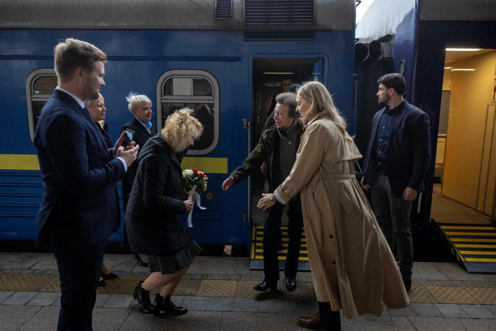 Prințesa Anne, vizită surpriză în Ucraina pentru a atrage atenția asupra traumelor copiilor care trăiesc pe linia frontului - Imaginea 4