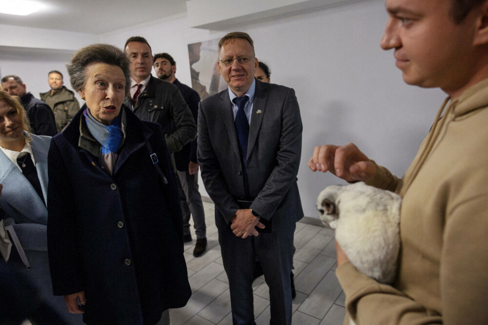 Prințesa Anne, vizită surpriză în Ucraina pentru a atrage atenția asupra traumelor copiilor care trăiesc pe linia frontului - Imaginea 6