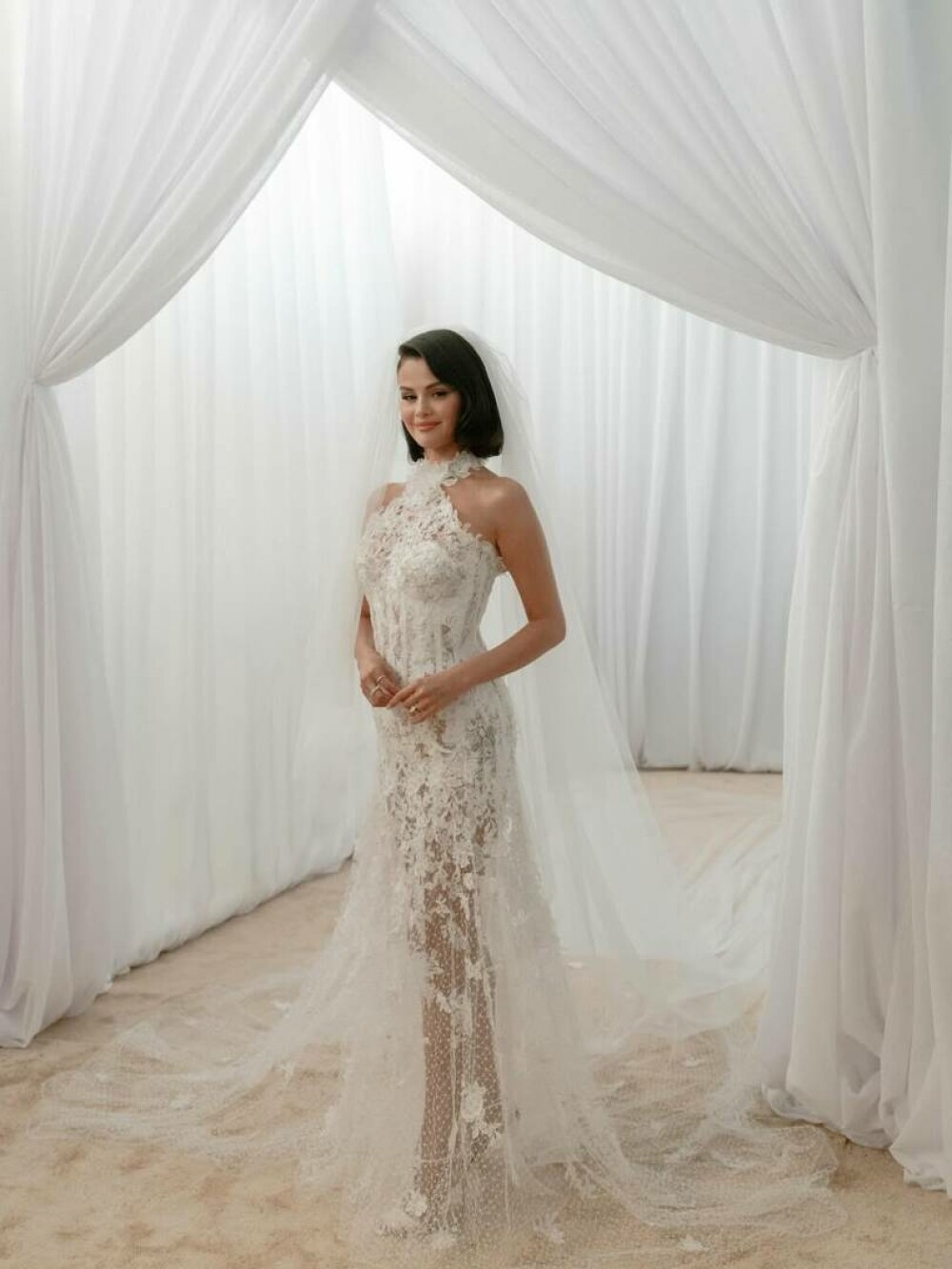 Selena Gomez și Benny Blanco, imagini noi de la nuntă. Câte rochii a avut artista. GALERIE FOTO - Imaginea 34