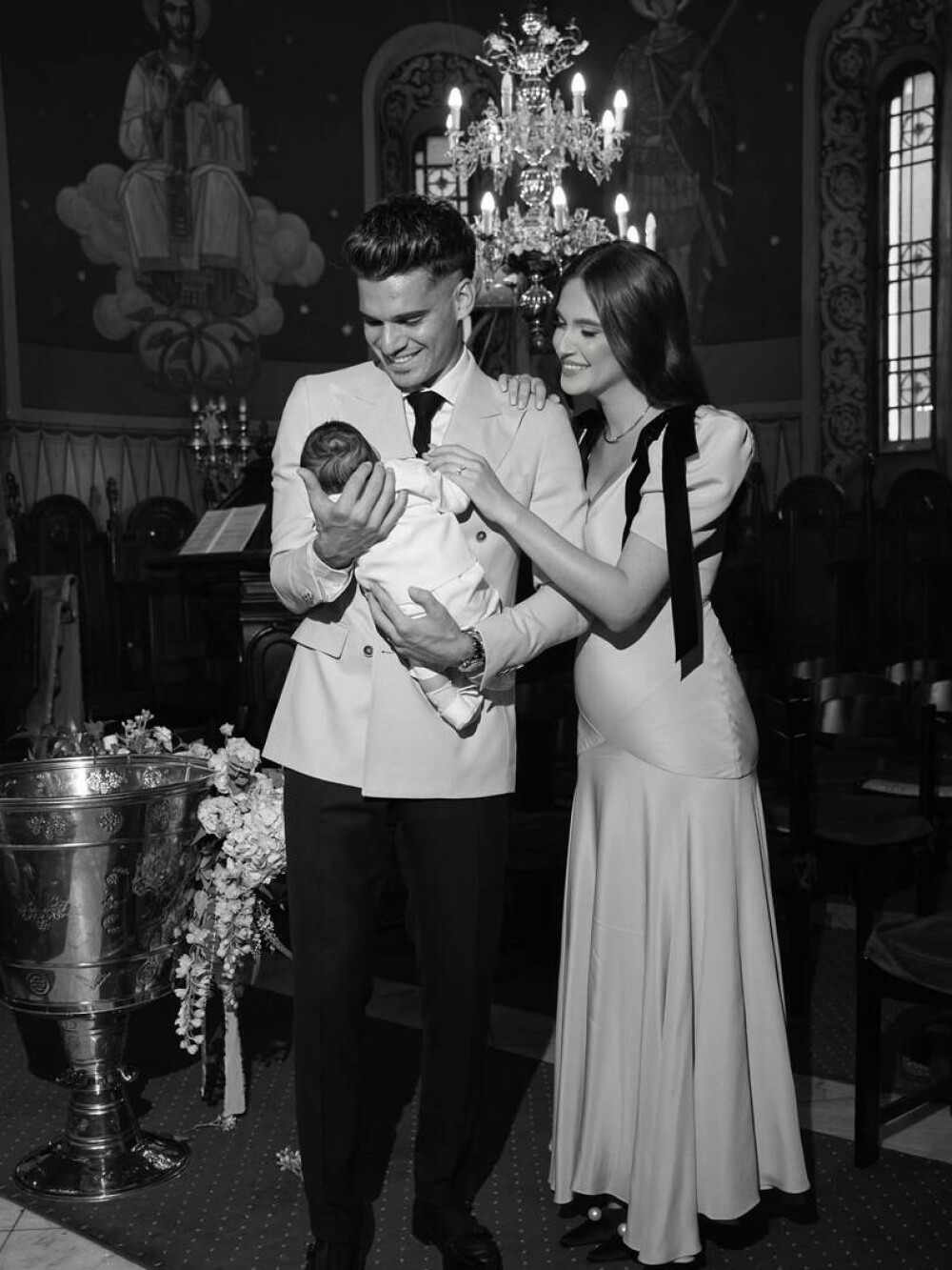Ianis și Elena Hagi și-au botezat copilul. Primele imagini cu micuțul Giorgios. GALERIE FOTO - Imaginea 4