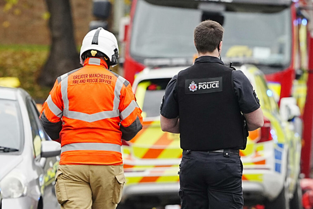 Atac armat lângă o sinagogă din Manchester. Două persoane au murit, alte trei sunt în stare gravă. Suspectul a fost împuşcat - Imaginea 1