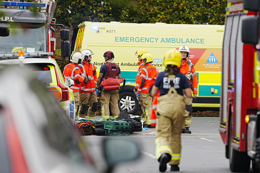 Atac armat lângă o sinagogă din Manchester. Două persoane au murit, alte trei sunt în stare gravă. Suspectul a fost împuşcat - Imaginea 5