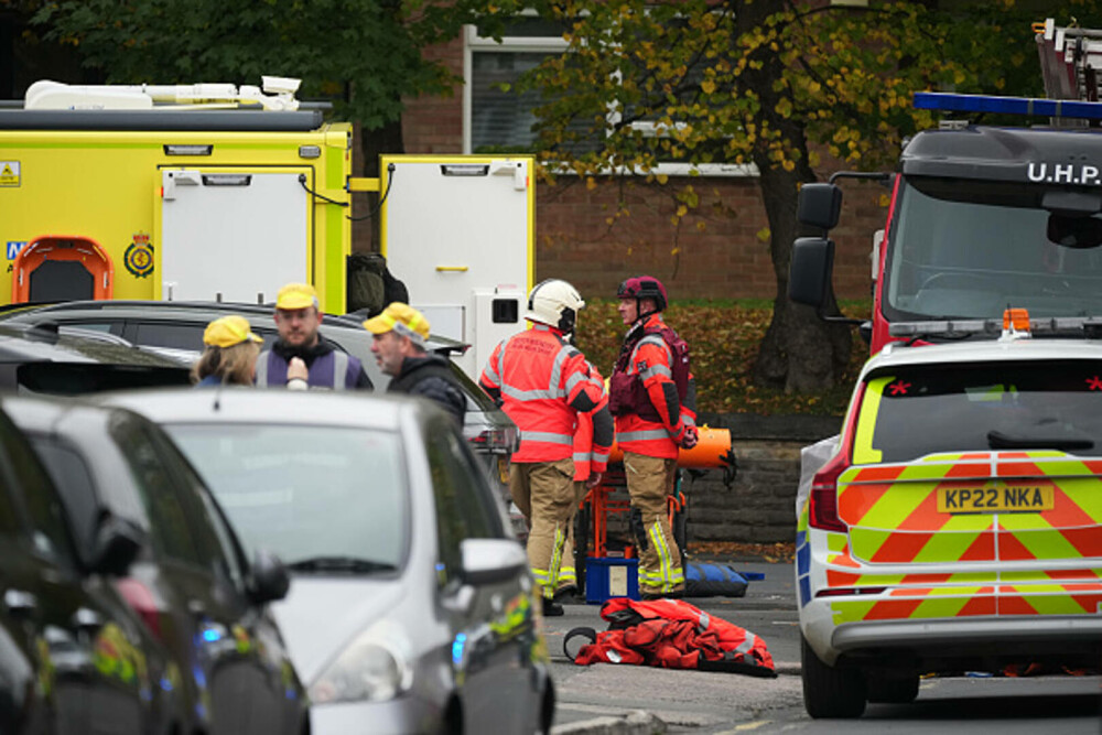 Atac armat lângă o sinagogă din Manchester. Două persoane au murit, alte trei sunt în stare gravă. Suspectul a fost împuşcat - Imaginea 7