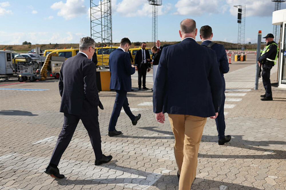 Atac armat lângă o sinagogă din Manchester. Două persoane au murit, alte trei sunt în stare gravă. Suspectul a fost împuşcat - Imaginea 31