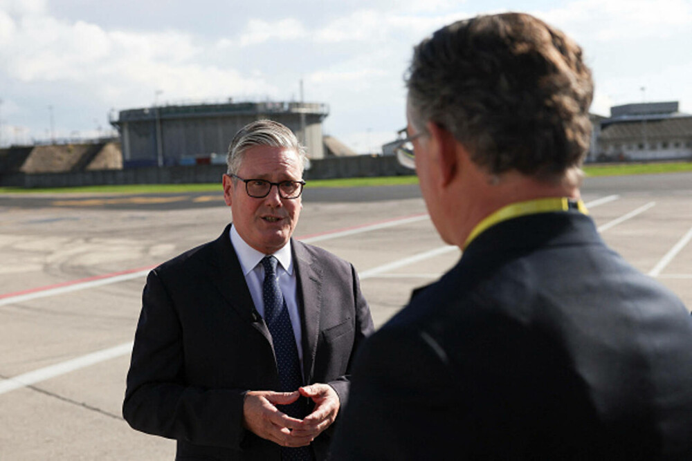 Atac armat lângă o sinagogă din Manchester. Două persoane au murit, alte trei sunt în stare gravă. Suspectul a fost împuşcat - Imaginea 35