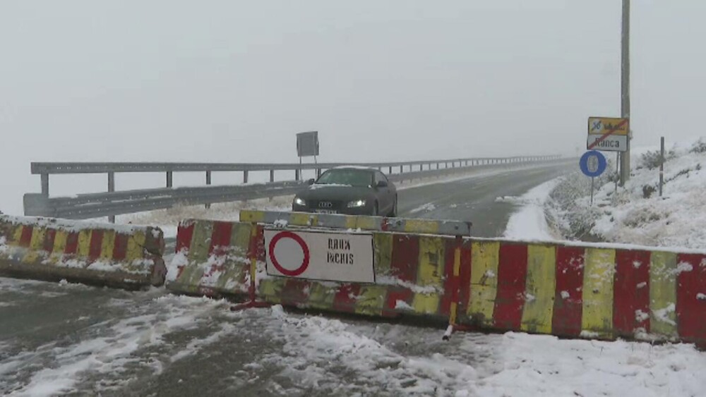 Vreme extremă în aproape toată țara. Cod roșu de ploi, vijelii periculoase și ninsori. ”Anotimpul s-a schimbat peste noapte” - Imaginea 8