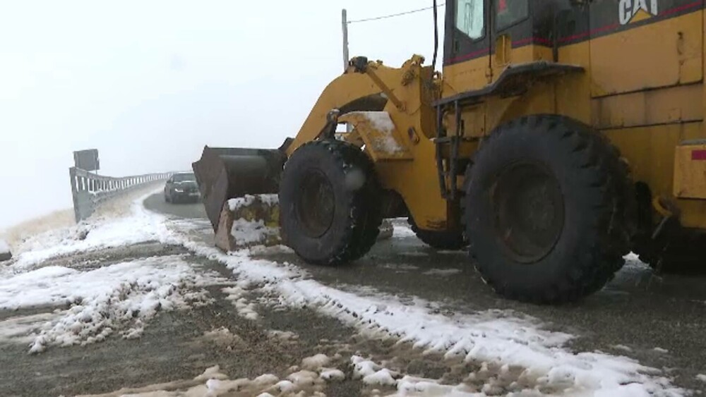 Vreme extremă în aproape toată țara. Cod roșu de ploi, vijelii periculoase și ninsori. ”Anotimpul s-a schimbat peste noapte” - Imaginea 9