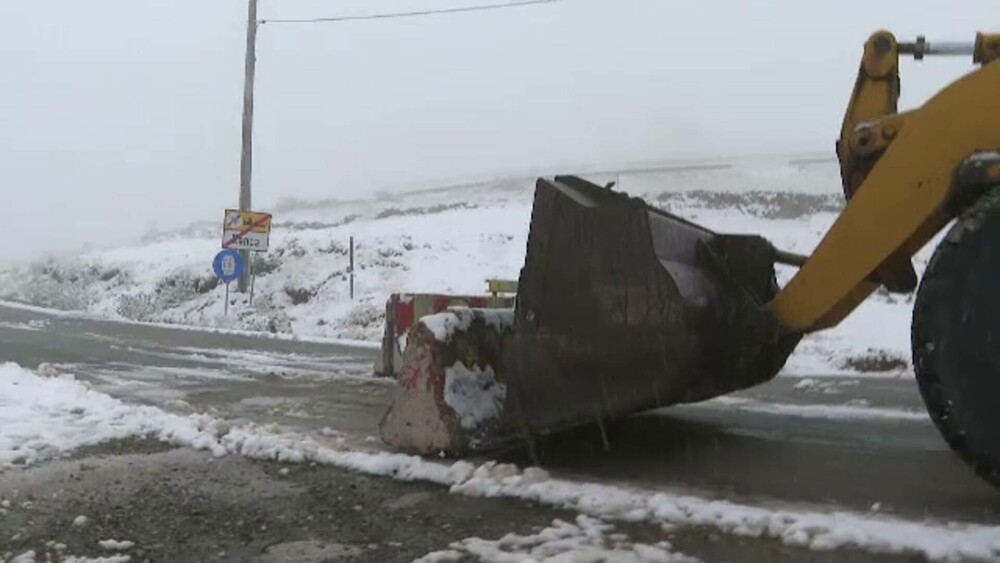 Vreme extremă în aproape toată țara. Cod roșu de ploi, vijelii periculoase și ninsori. ”Anotimpul s-a schimbat peste noapte” - Imaginea 10