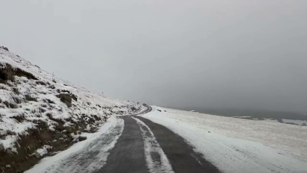 Vreme extremă în aproape toată țara. Cod roșu de ploi, vijelii periculoase și ninsori. ”Anotimpul s-a schimbat peste noapte” - Imaginea 11