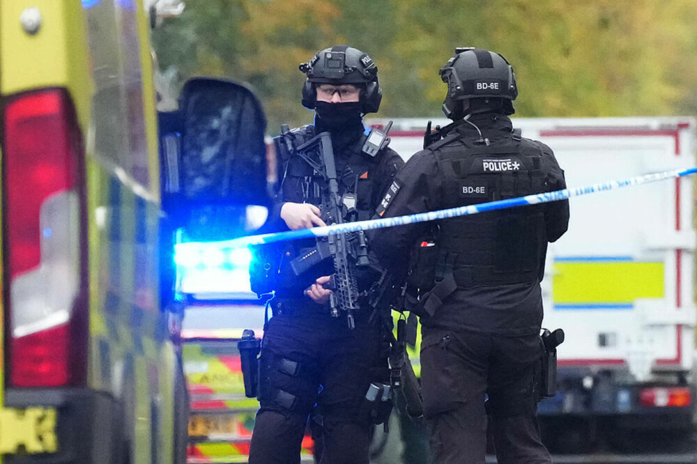 Autorul atacului de la sinagoga din Manchester a sunat la poliţie în timpul atentatului. Ce le-a spus oamenilor legii | FOTO - Imaginea 1