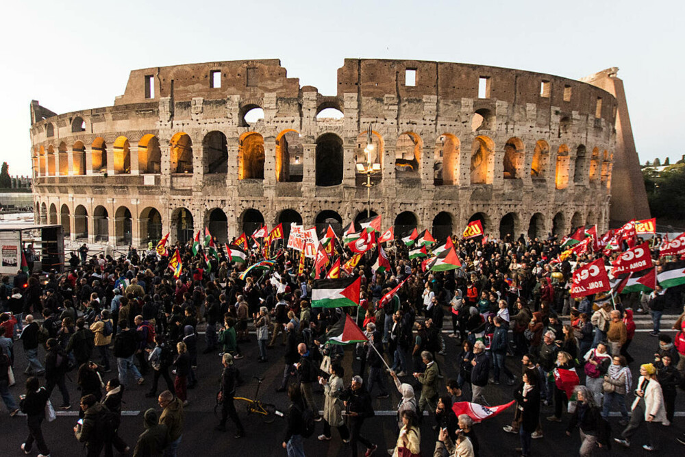 Proteste masive în Italia după ce Israelul a arestat activiști care duceau ajutoare în Gaza. Ciocniri cu poliția - Imaginea 1