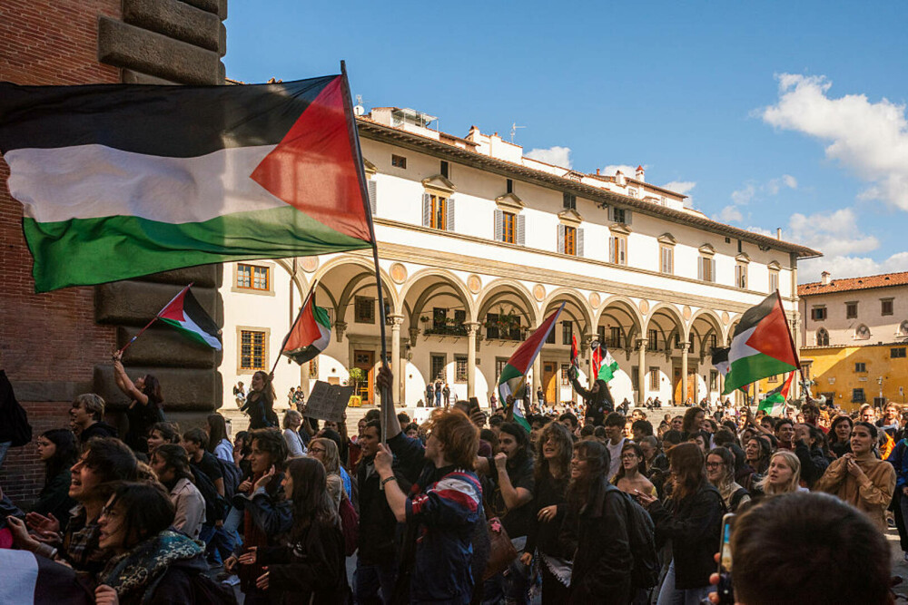 Proteste masive în Italia după ce Israelul a arestat activiști care duceau ajutoare în Gaza. Ciocniri cu poliția - Imaginea 4