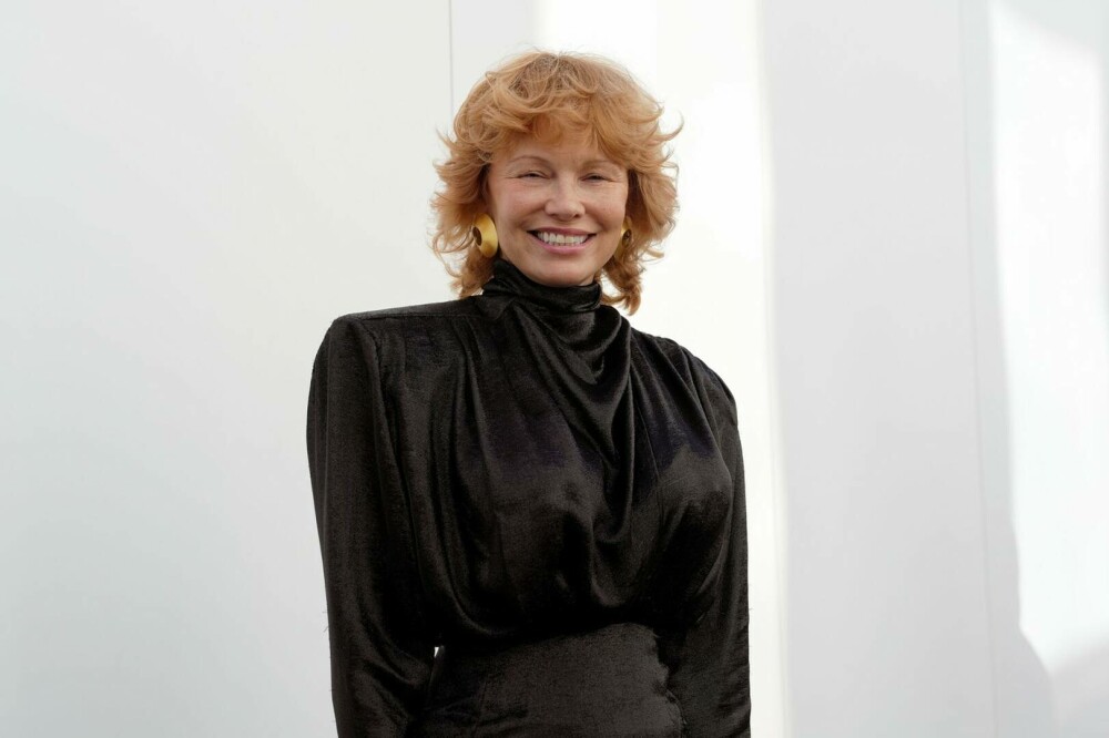 Pamela Anderson, de nerecunoscut. Schimbare radicală de look la Săptămâna Modei de la Paris. GALERIE FOTO - Imaginea 39