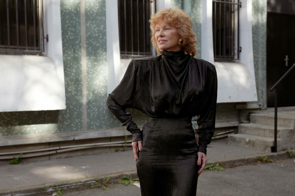 Pamela Anderson, de nerecunoscut. Schimbare radicală de look la Săptămâna Modei de la Paris. GALERIE FOTO - Imaginea 42