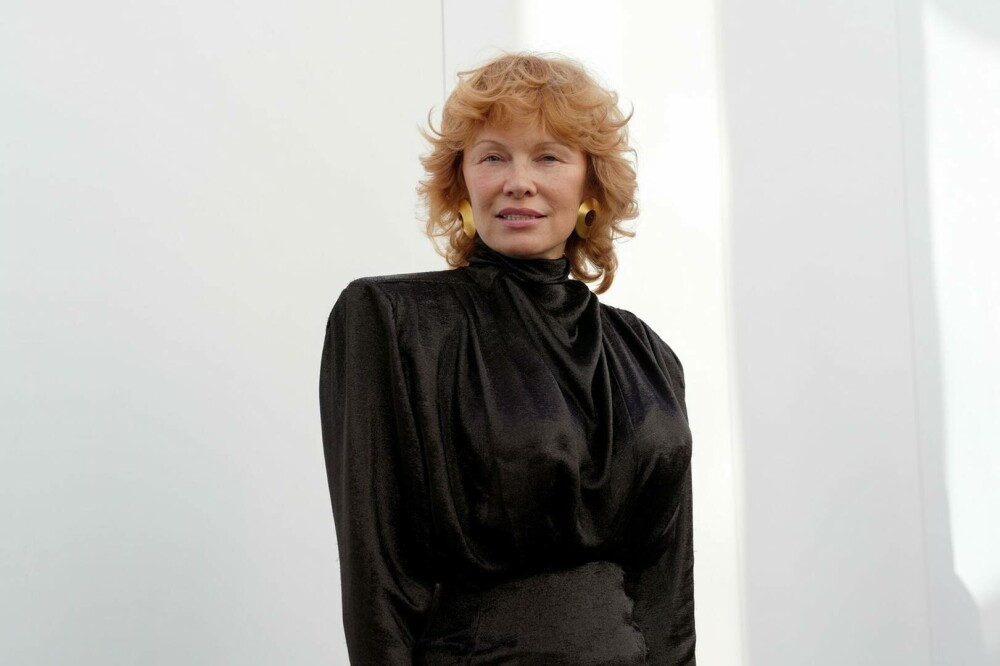 Pamela Anderson, de nerecunoscut. Schimbare radicală de look la Săptămâna Modei de la Paris. GALERIE FOTO - Imaginea 44