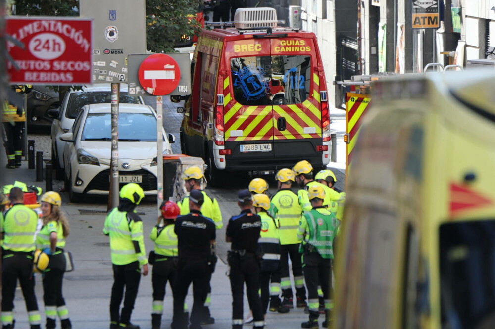 O clădire în renovare s-a prăbușit parțial în centrul Madridului. Patru persoane sunt blocate sub dărâmături - Imaginea 4