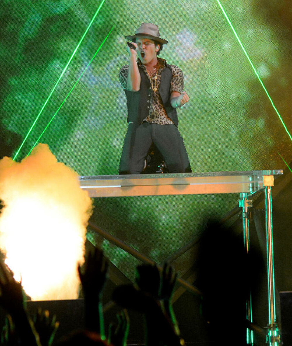 Bruno Mars împlineşte 40 de ani. Detalii neștiute despre viața artistului. GALERIE FOTO - Imaginea 12