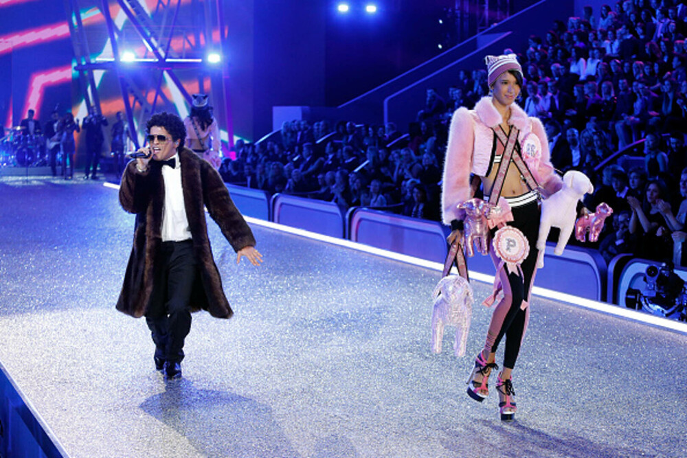 Bruno Mars împlineşte 40 de ani. Detalii neștiute despre viața artistului. GALERIE FOTO - Imaginea 24