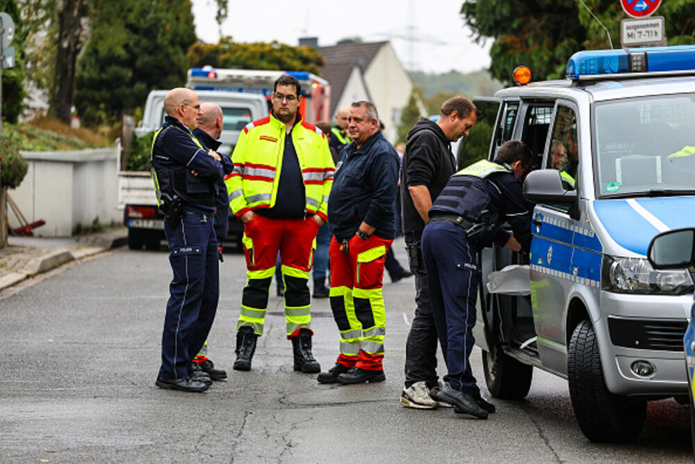 Primăriţa unui oraș din Germania ar fi fost înjunghiată de fiica sa adoptivă de 17 ani. Tânăra a sunat la poliție. FOTO&VIDEO - Imaginea 14