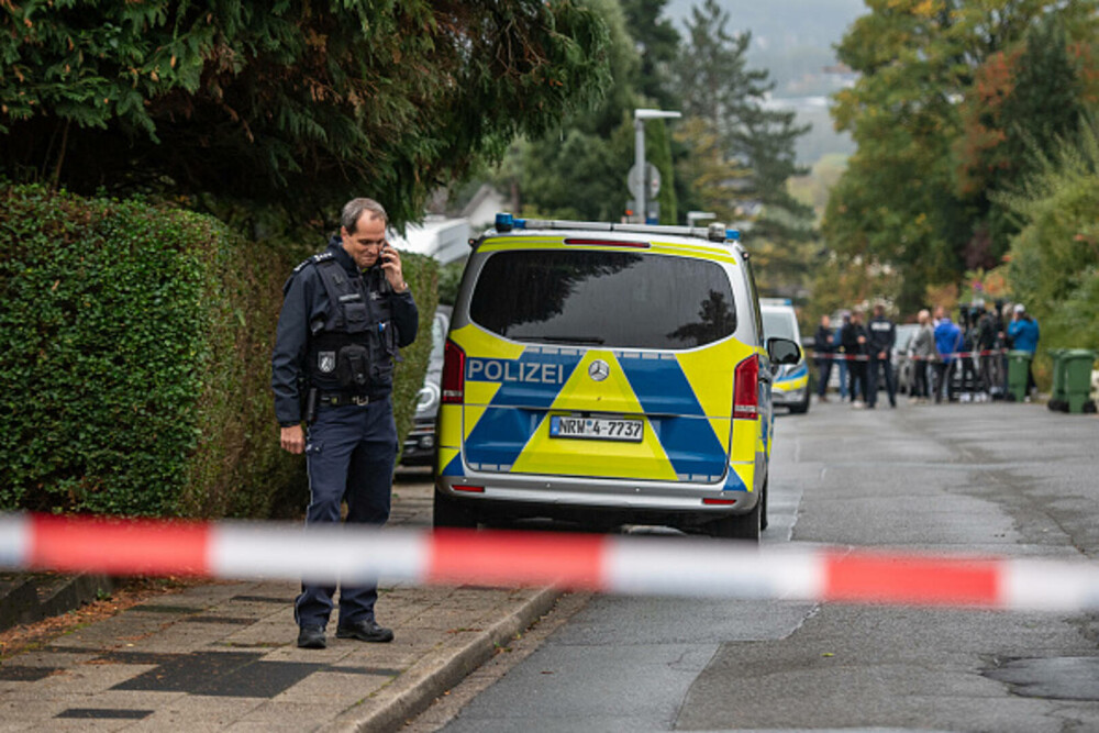 Primăriţa unui oraș din Germania ar fi fost înjunghiată de fiica sa adoptivă de 17 ani. Tânăra a sunat la poliție. FOTO&VIDEO - Imaginea 21
