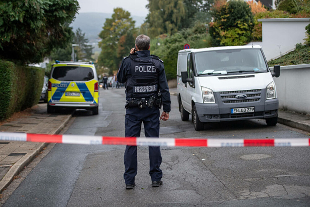 Primăriţa unui oraș din Germania ar fi fost înjunghiată de fiica sa adoptivă de 17 ani. Tânăra a sunat la poliție. FOTO&VIDEO - Imaginea 22