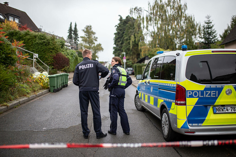 Primăriţa unui oraș din Germania ar fi fost înjunghiată de fiica sa adoptivă de 17 ani. Tânăra a sunat la poliție. FOTO&VIDEO - Imaginea 23