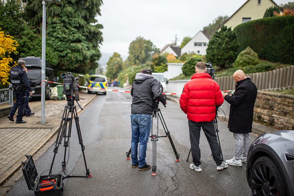 Primăriţa unui oraș din Germania ar fi fost înjunghiată de fiica sa adoptivă de 17 ani. Tânăra a sunat la poliție. FOTO&VIDEO - Imaginea 24