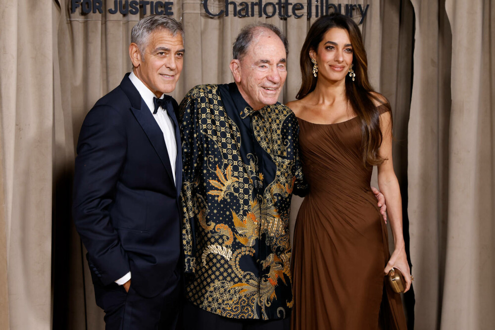 Amal Clooney, schimbare surprinzătoare de look. Cum arată soția lui George Clooney după ce s-a tuns. FOTO - Imaginea 36