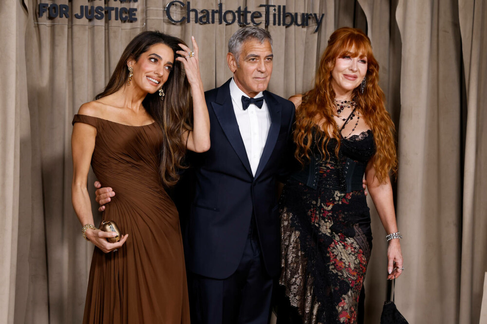 Amal Clooney, schimbare surprinzătoare de look. Cum arată soția lui George Clooney după ce s-a tuns. FOTO - Imaginea 37