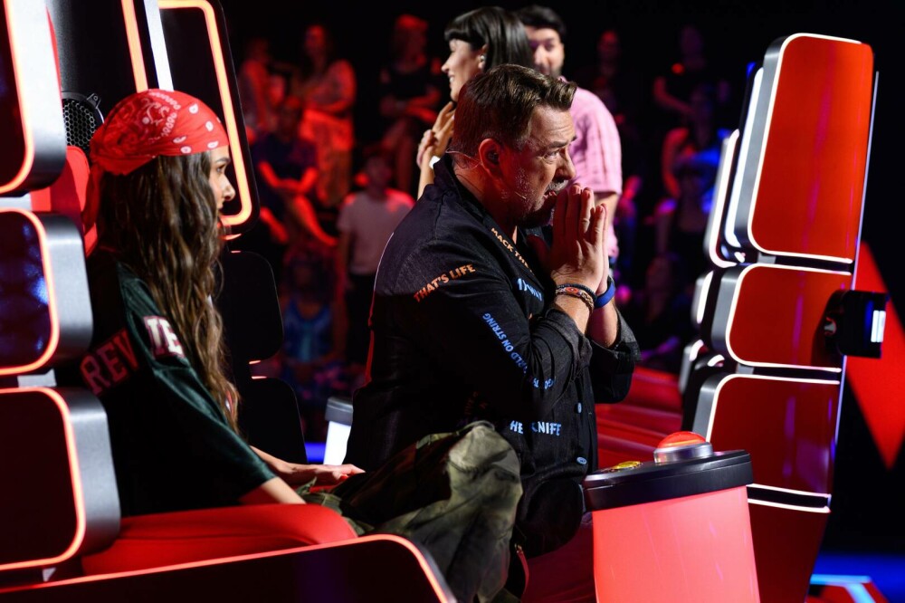 Lupta pentru cele mai bune voci continuă, diseară, la Vocea României. Smiley: „Dacă nu vii la mine în echipă, eu mor” - Imaginea 1