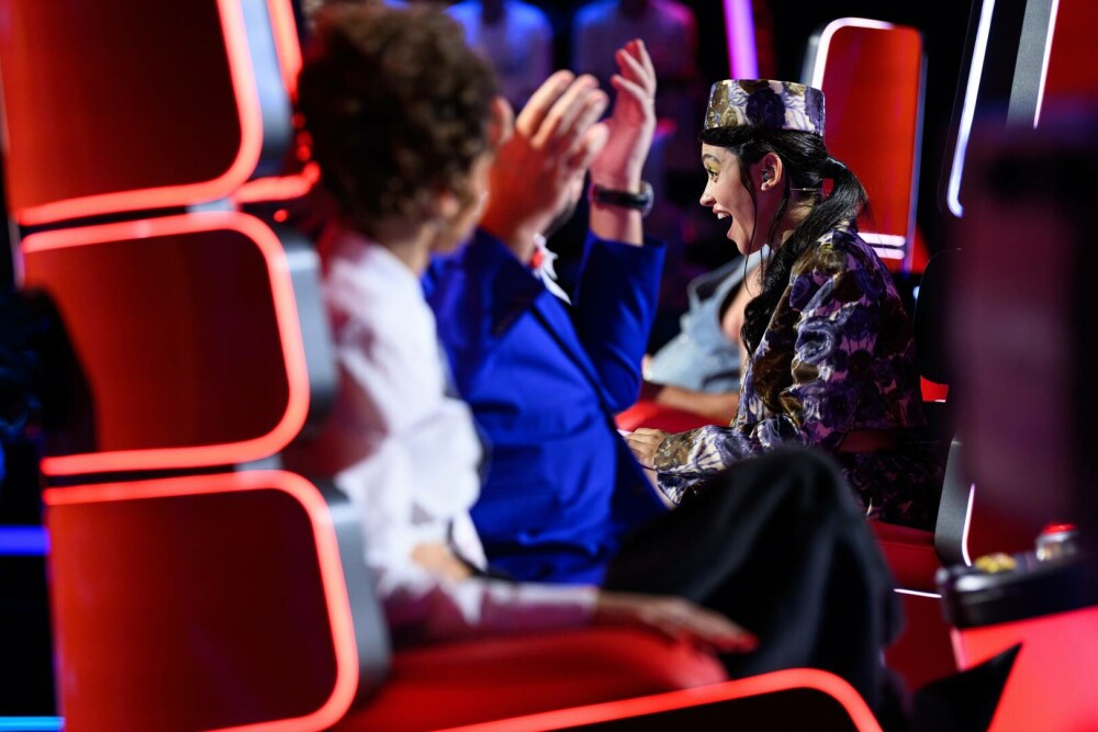 Lupta pentru cele mai bune voci continuă, diseară, la Vocea României. Smiley: „Dacă nu vii la mine în echipă, eu mor” - Imaginea 3