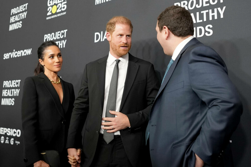 Meghan Markle şi Prinţul Harry, apariţie elegantă pe covorul roşu la Gala Zilei Mondiale a Sănătăţii Mintale. GALERIE FOTO - Imaginea 2
