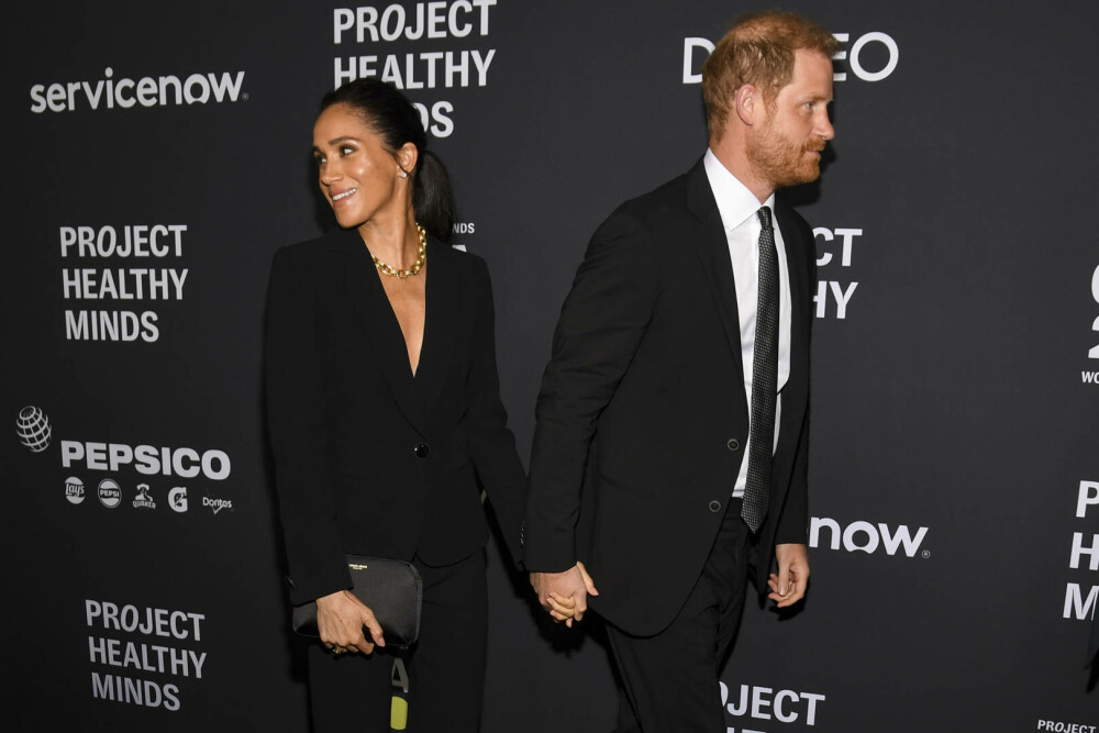 Meghan Markle şi Prinţul Harry, apariţie elegantă pe covorul roşu la Gala Zilei Mondiale a Sănătăţii Mintale. GALERIE FOTO - Imaginea 5