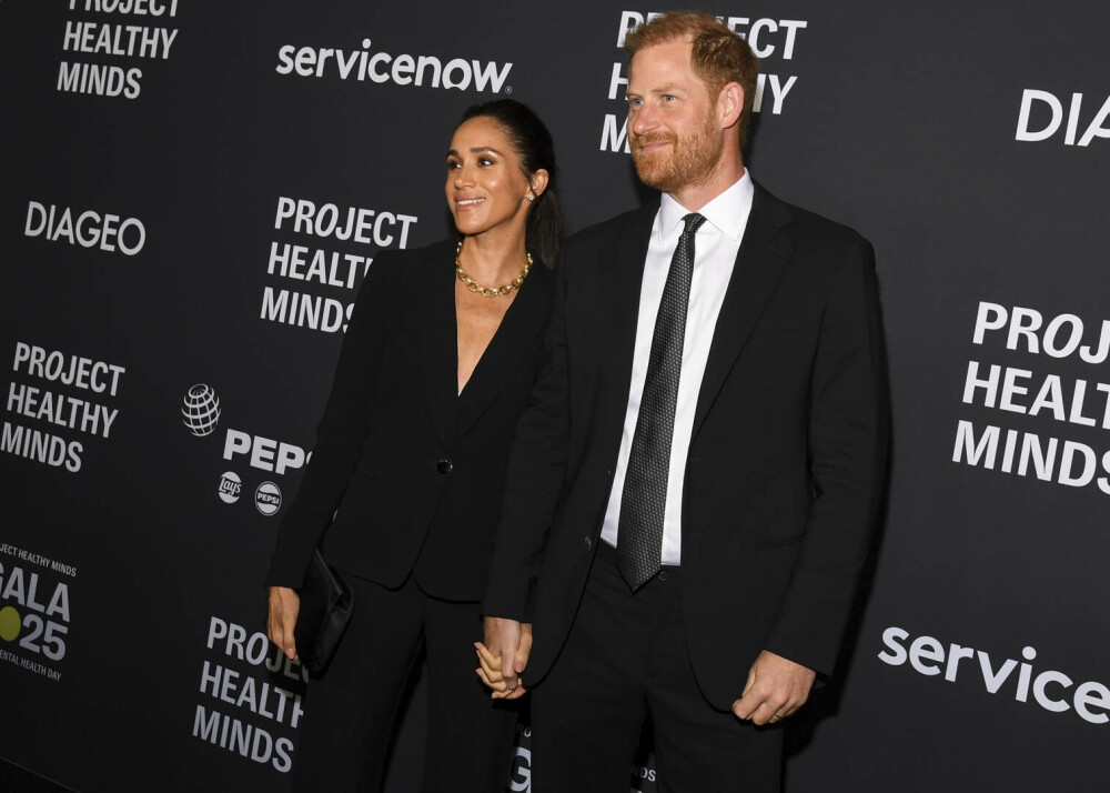 Meghan Markle şi Prinţul Harry, apariţie elegantă pe covorul roşu la Gala Zilei Mondiale a Sănătăţii Mintale. GALERIE FOTO - Imaginea 6