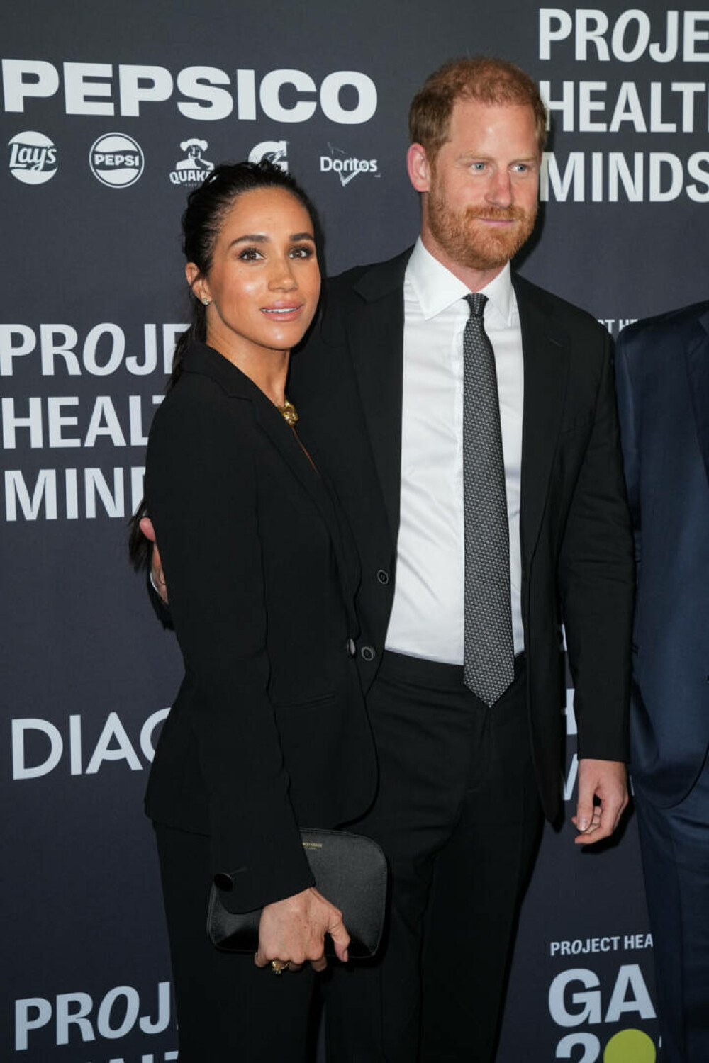 Meghan Markle şi Prinţul Harry, apariţie elegantă pe covorul roşu la Gala Zilei Mondiale a Sănătăţii Mintale. GALERIE FOTO - Imaginea 11