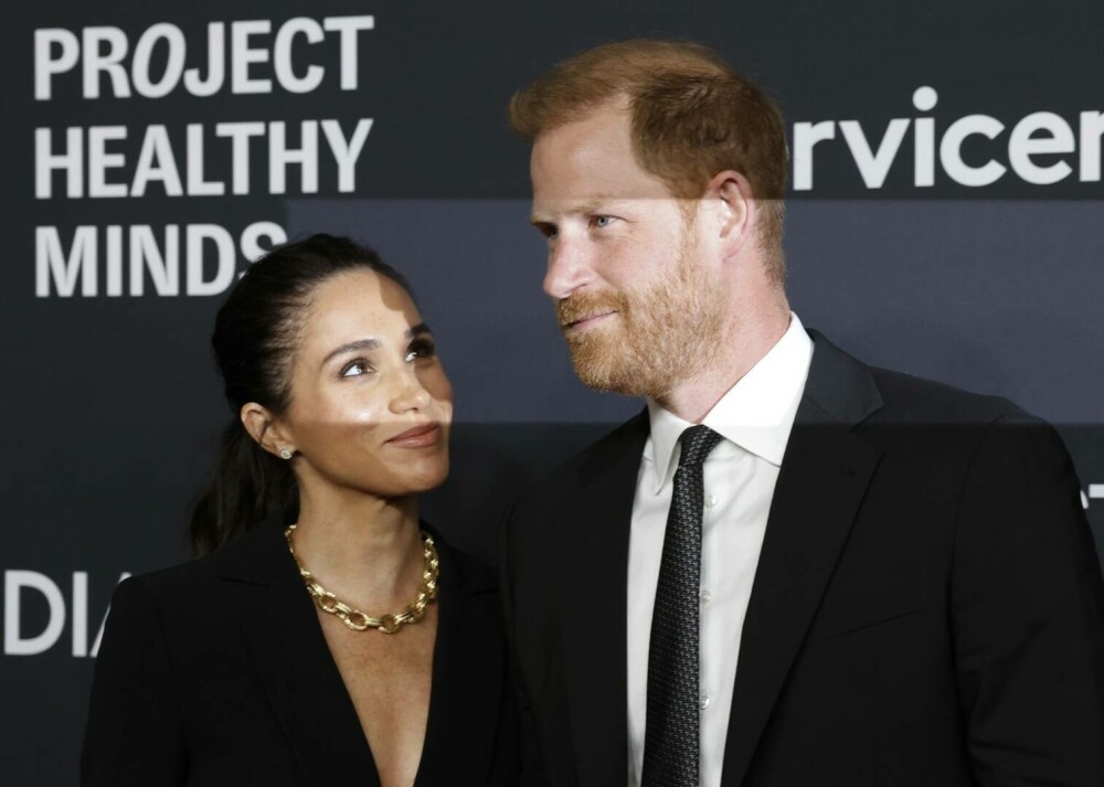 Meghan Markle şi Prinţul Harry, apariţie elegantă pe covorul roşu la Gala Zilei Mondiale a Sănătăţii Mintale. GALERIE FOTO - Imaginea 15