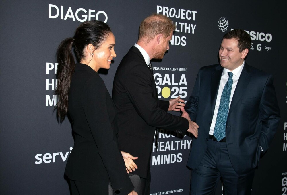 Meghan Markle şi Prinţul Harry, apariţie elegantă pe covorul roşu la Gala Zilei Mondiale a Sănătăţii Mintale. GALERIE FOTO - Imaginea 20