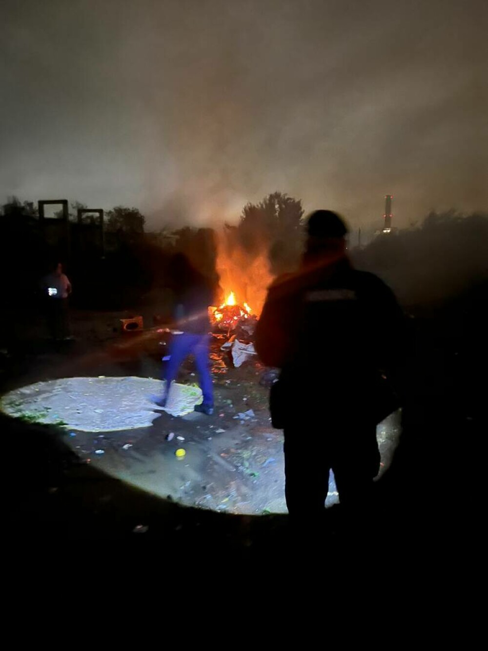 Femeie din Bistrița-Năsăud amendată cu 30.000 de lei pentru incendierea necontrolată a deșeurilor lângă o magistrală de gaz - Imaginea 5