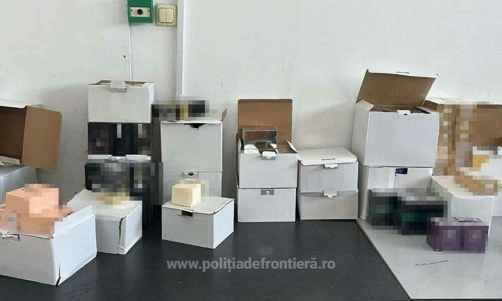 Captură de aproape 873.000 de lei în Giurgiu. Ce ascundeau mai mulți pasageri în patru autocare venite din Turcia. FOTO - Imaginea 3