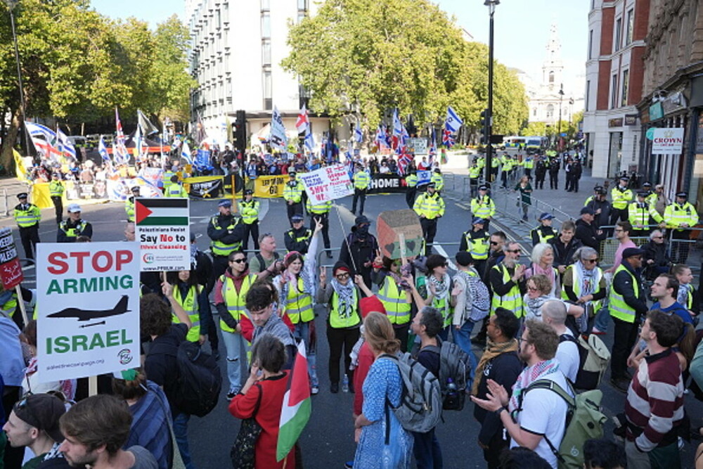 Proteste la Londra. Zeci de mii de oameni cer ”o pace justă