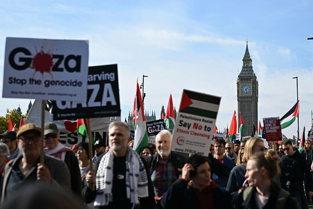 Proteste la Londra. Zeci de mii de oameni cer ”o pace justă