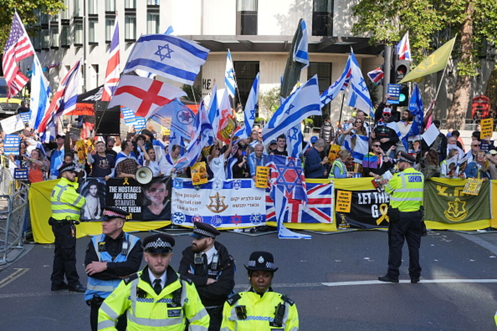 Proteste la Londra. Zeci de mii de oameni cer ”o pace justă