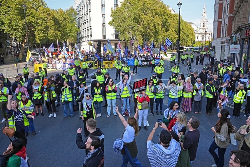 Proteste la Londra. Zeci de mii de oameni cer ”o pace justă