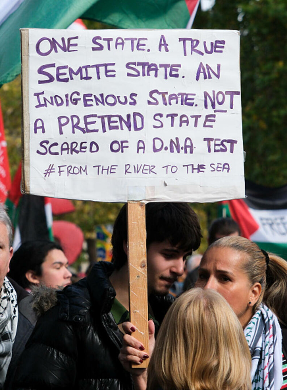 Proteste la Londra. Zeci de mii de oameni cer ”o pace justă