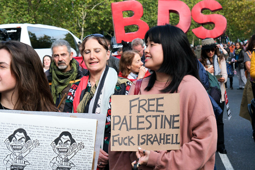 Proteste la Londra. Zeci de mii de oameni cer ”o pace justă