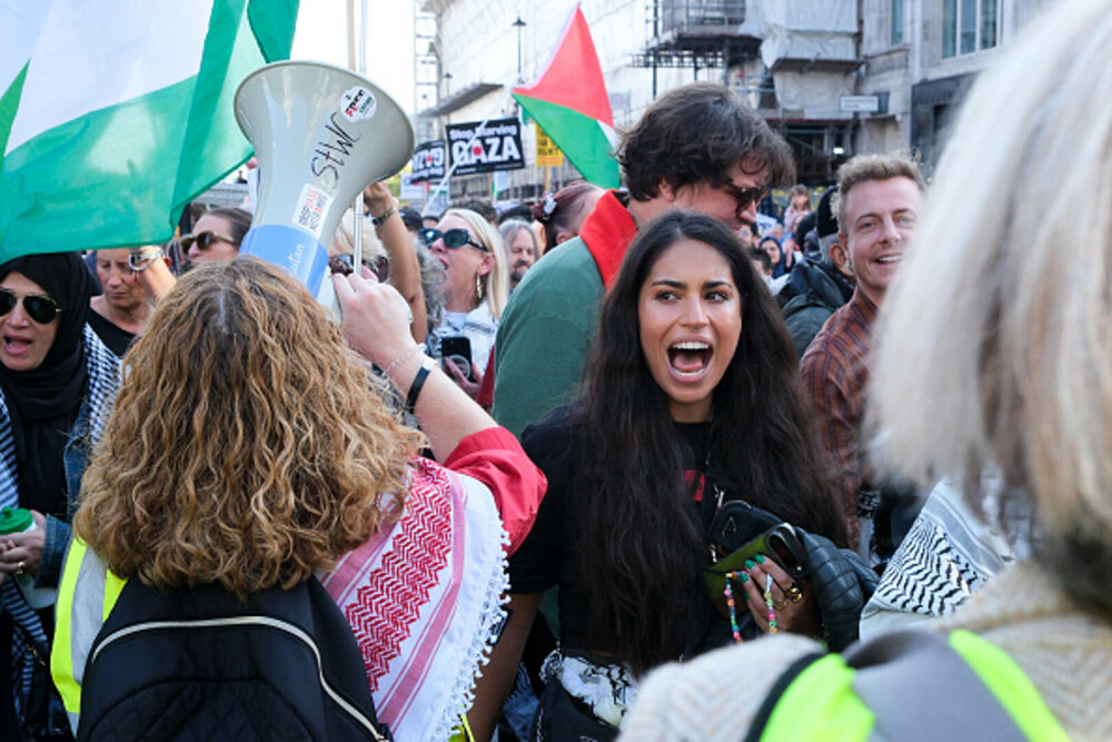 Proteste la Londra. Zeci de mii de oameni cer ”o pace justă