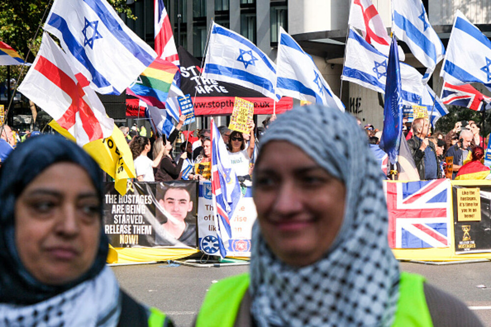 Proteste la Londra. Zeci de mii de oameni cer ”o pace justă